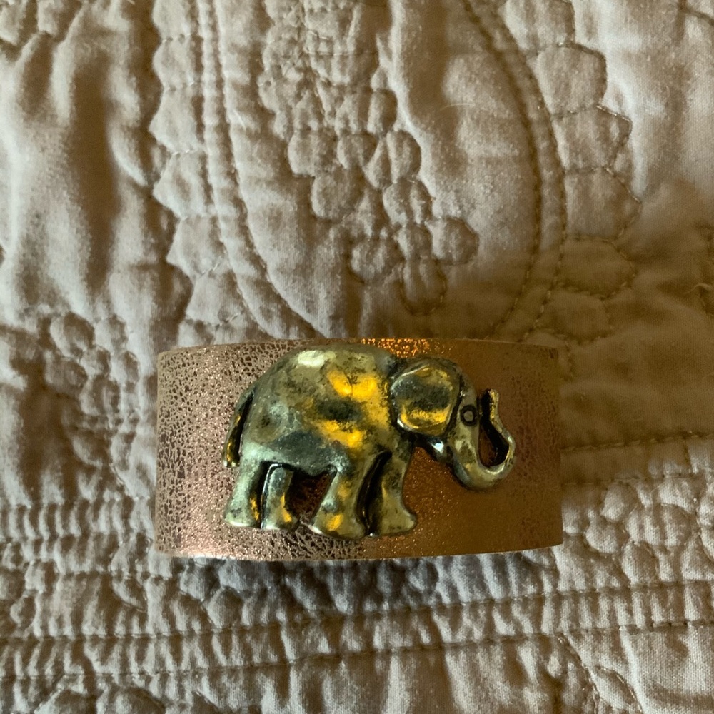Faux leather cuff with Elephant